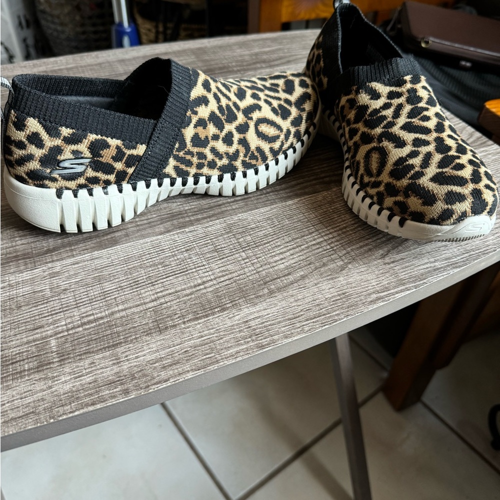 Sketchers Go Walk Smart - Safari - image 5